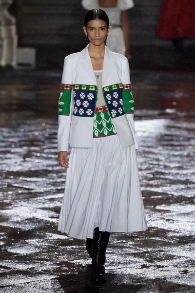 Look 60